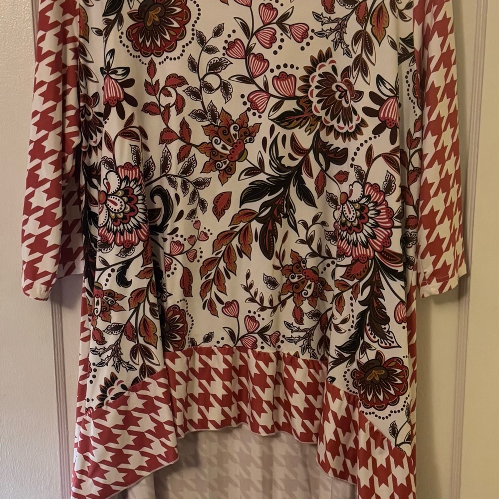 Chic Floral and Houndstooth Women's Tunic